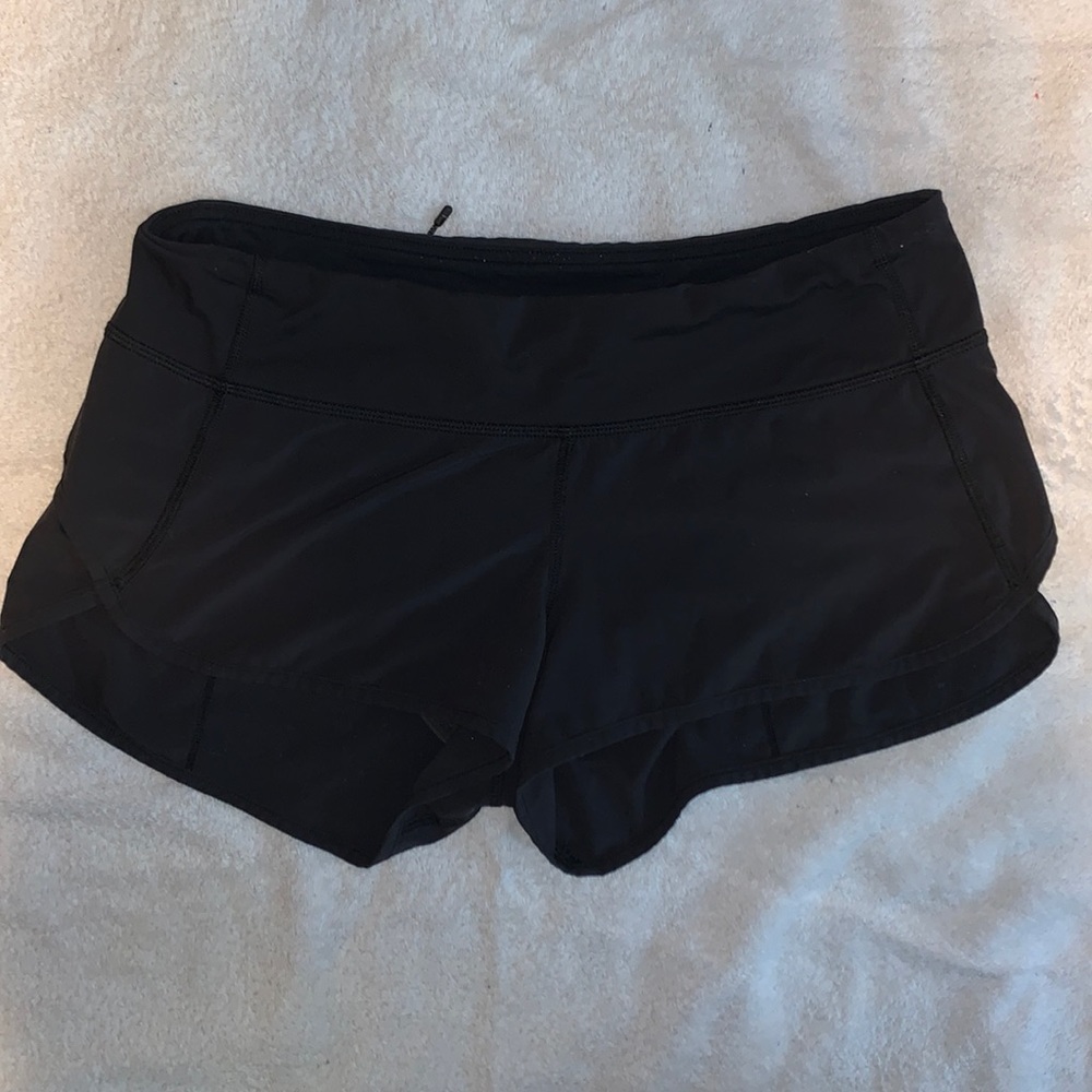 lululemon speed up shorts size 6 2.5 inch inseam